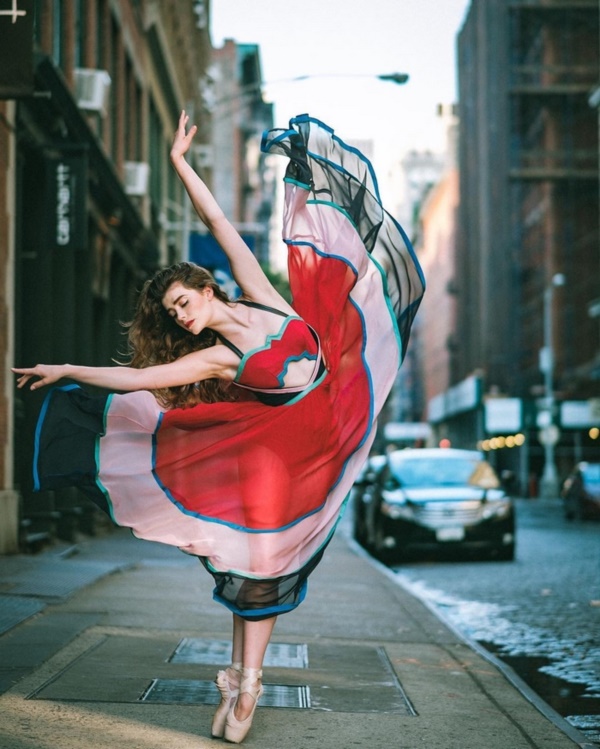 spectacular-shots-of-ballerinas-showing-their-skills-off-stage0151