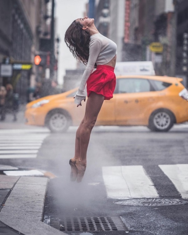 spectacular-shots-of-ballerinas-showing-their-skills-off-stage0161