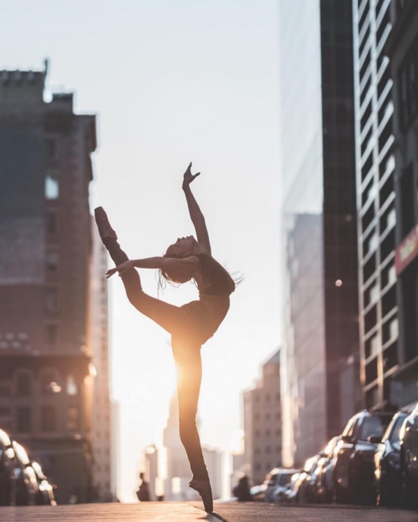 spectacular-shots-of-ballerinas-showing-their-skills-off-stage0181