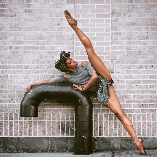 spectacular-shots-of-ballerinas-showing-their-skills-off-stage0291