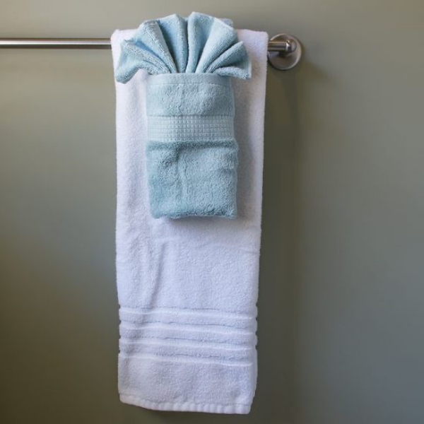 Simple ways to fold bath, face and hand towels 