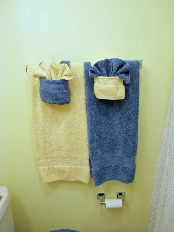 How to Fold Towels Decoratively: 6 Cute and Chic Folding Patterns