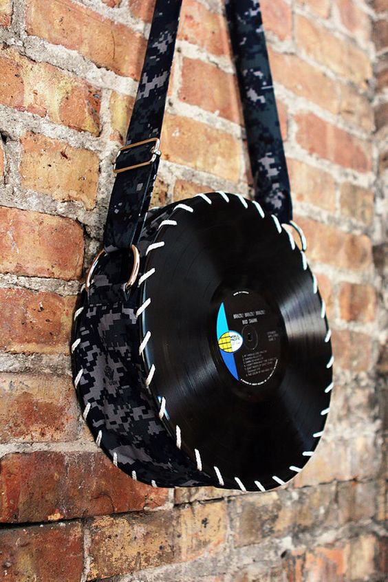 The Wonderful World Of Vinyl Record Art To Evoke The Past And Make It ...