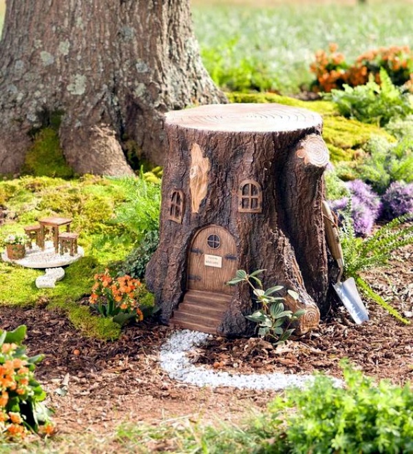 40 Smart Ass Tree Stump Decoration Ideas