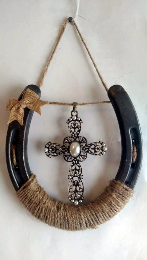40 Ways To Repurpose Horse Shoe Like A DIY Pro Bored Art