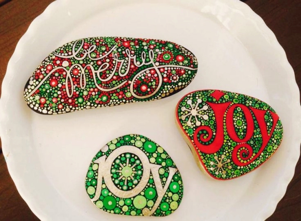 DIY-Christmas-Painted-Rock-Ideas