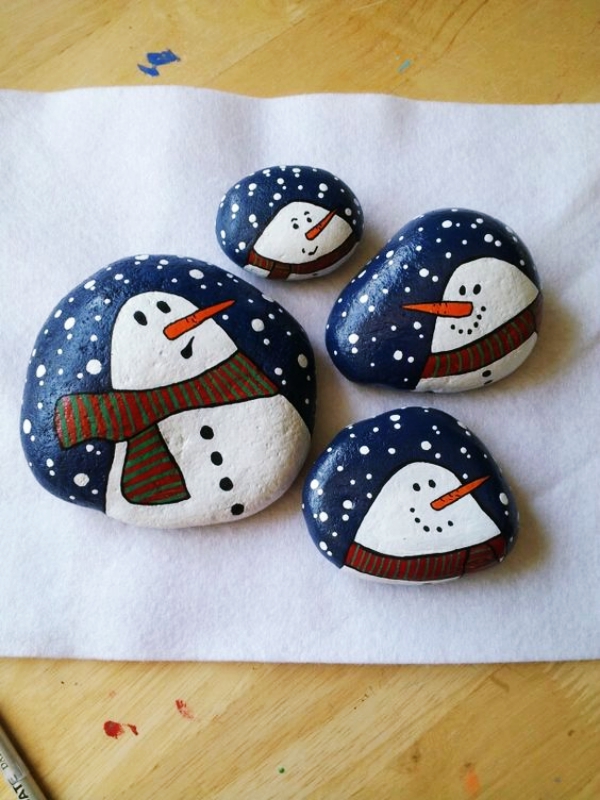 DIY-Christmas-Painted-Rock-Ideas