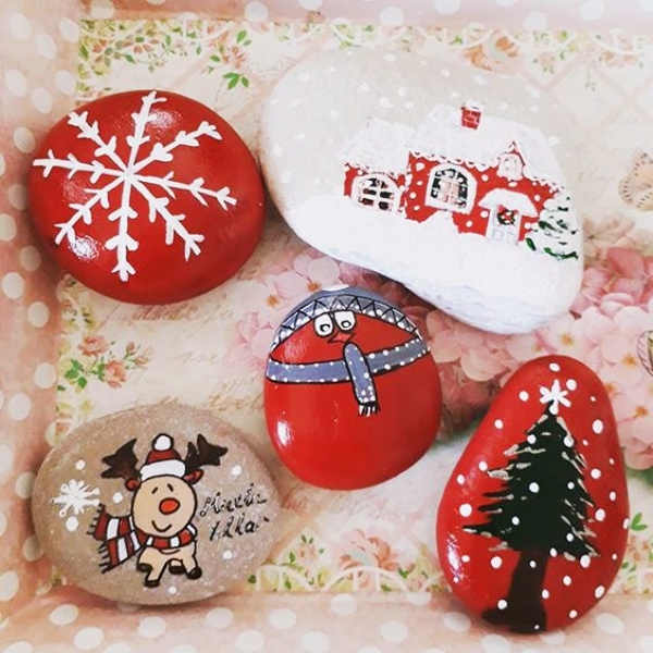 DIY-Christmas-Painted-Rock-Ideas