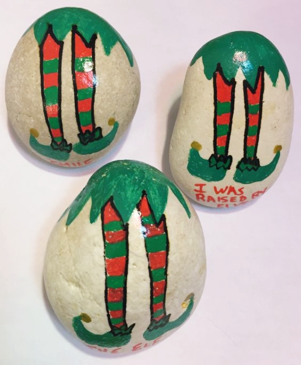 35 DIY Christmas Painted Rock Ideas - Bored Art