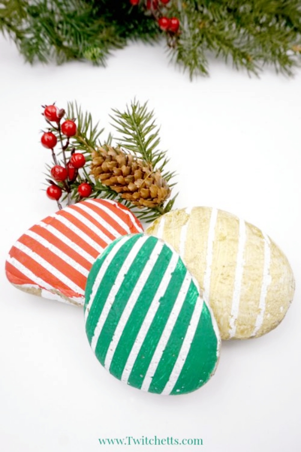 DIY-Christmas-Painted-Rock-Ideas