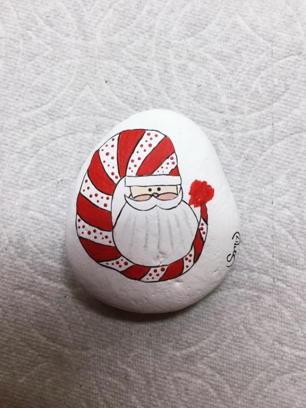 35 DIY Christmas Painted Rock Ideas - Bored Art