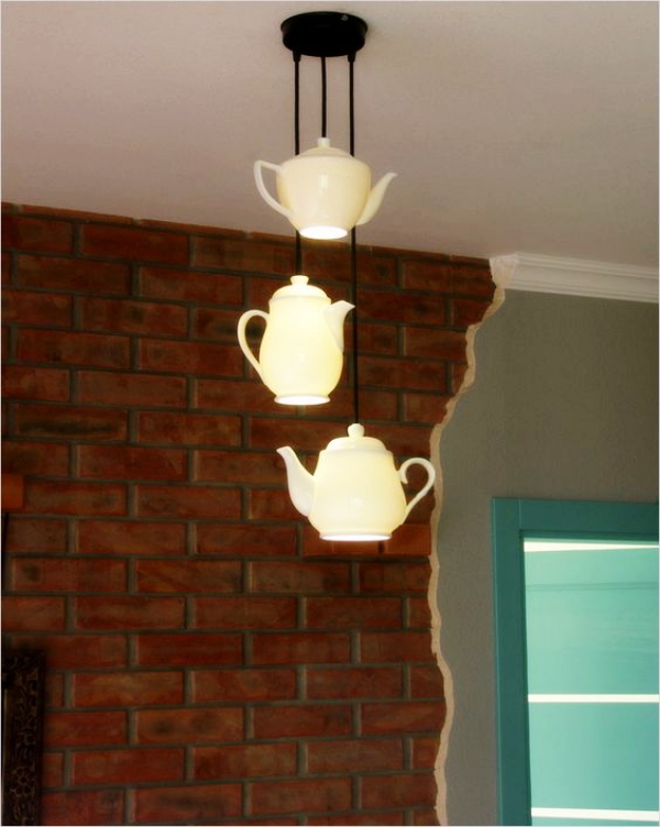 Simple-Yet-Beautiful-Hanging-Teapots-Decoration-Ideas