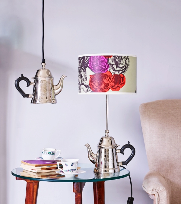 Simple-Yet-Beautiful-Hanging-Teapots-Decoration-Ideas