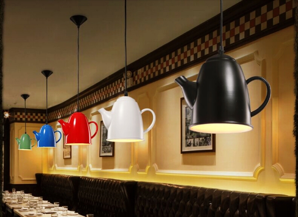 Simple-Yet-Beautiful-Hanging-Teapots-Decoration-Ideas