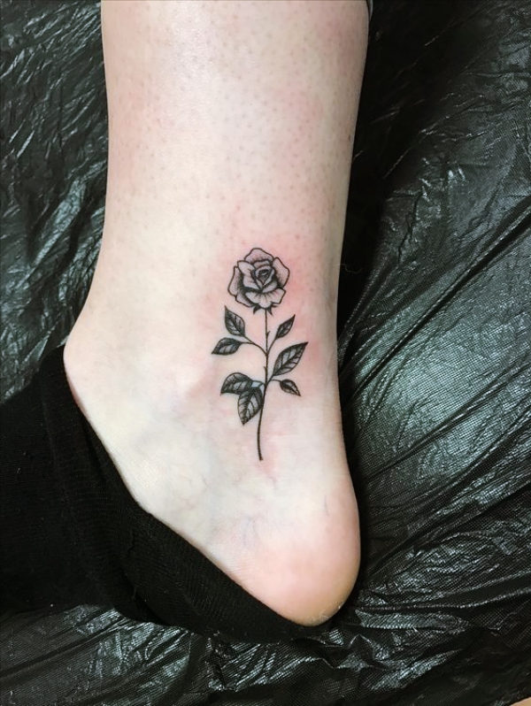 Gorgeous-Rose-Tattoo-Designs-For-Women