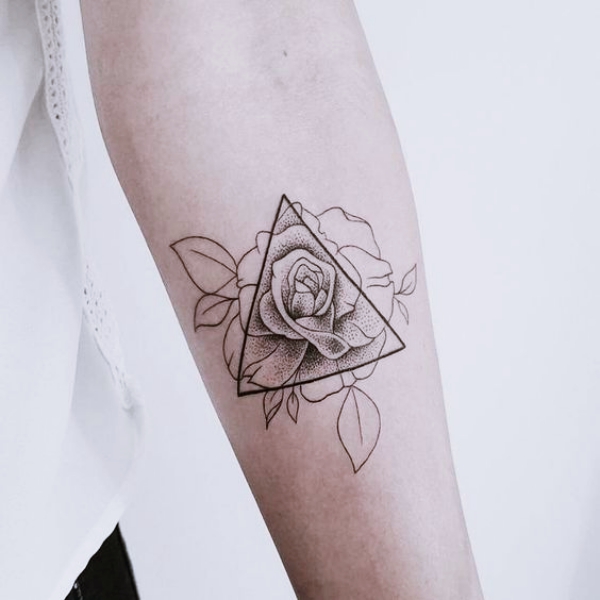 Gorgeous-Rose-Tattoo-Designs-For-Women