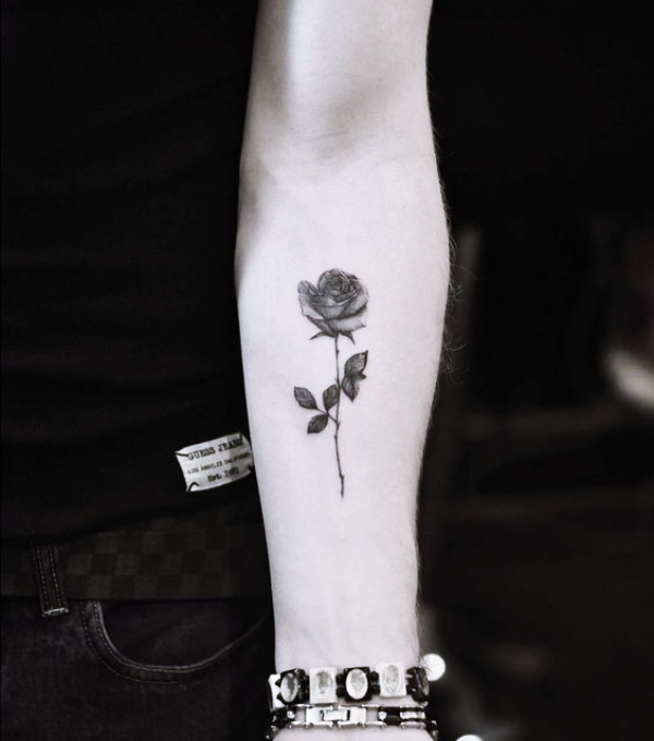 rose tattoo female