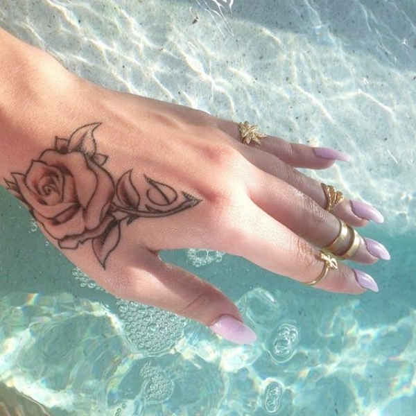 Gorgeous-Rose-Tattoo-Designs-For-Women