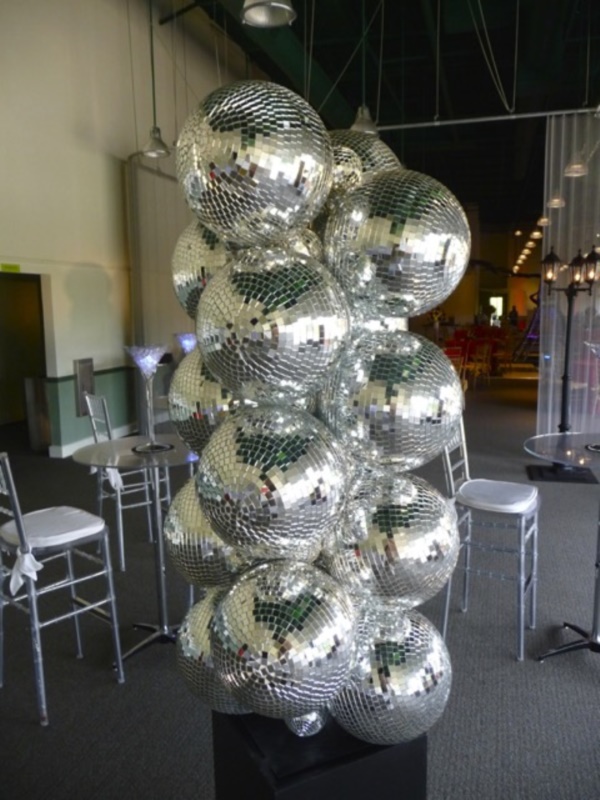 examples-of-disco-theme-party-decorations