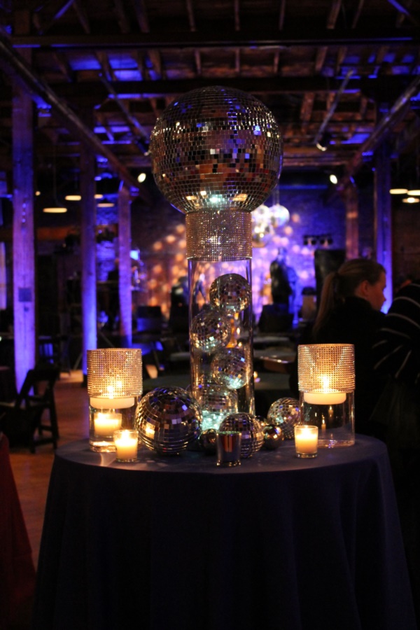 examples-of-disco-theme-party-decorations