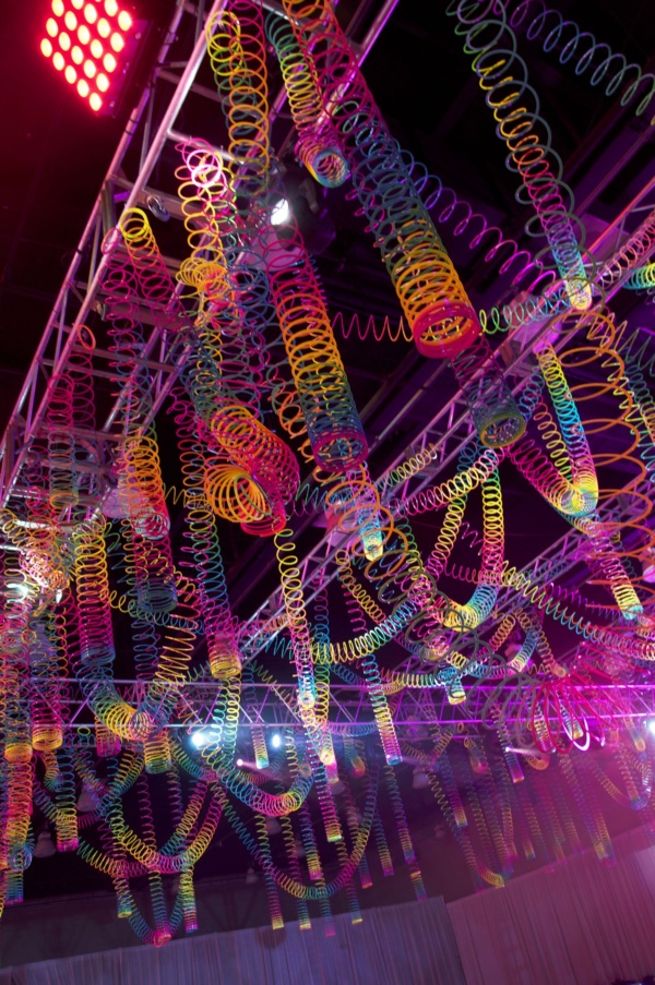 examples-of-disco-theme-party-decorations