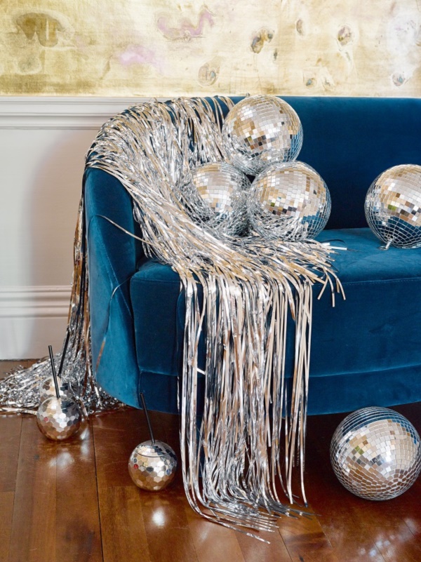 examples-of-disco-theme-party-decorations