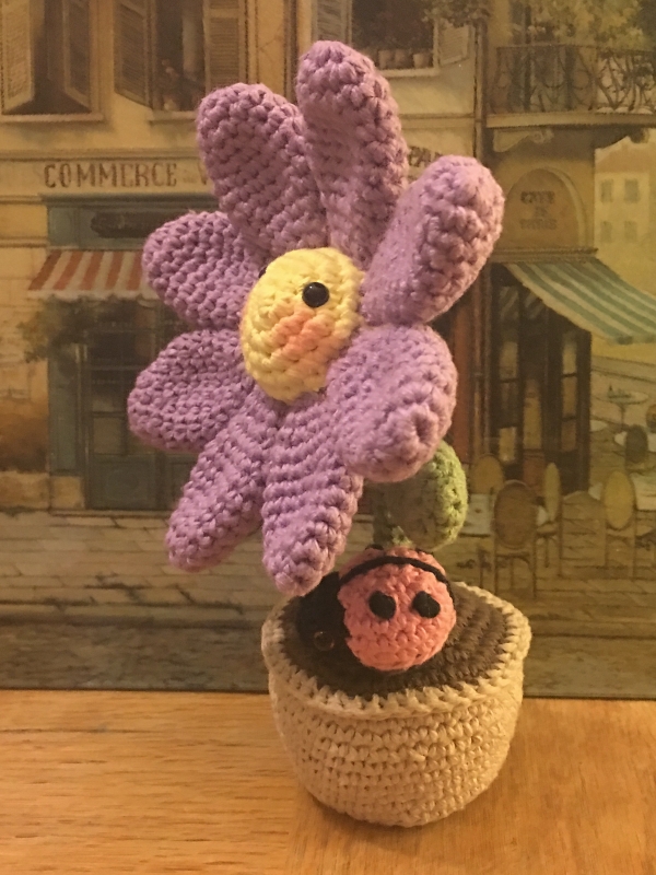 20 Free Patterns for Crochet Flowers & What to Do with Them